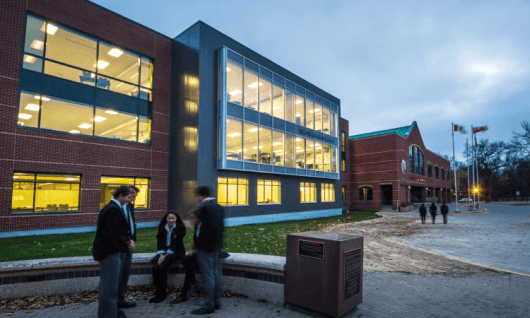ST.JOHN’S — RAVENSCOURT SCHOOL / Виннипег (Канада)